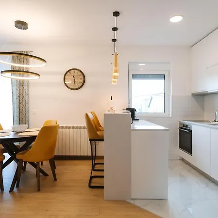 アパート Nika Surčin